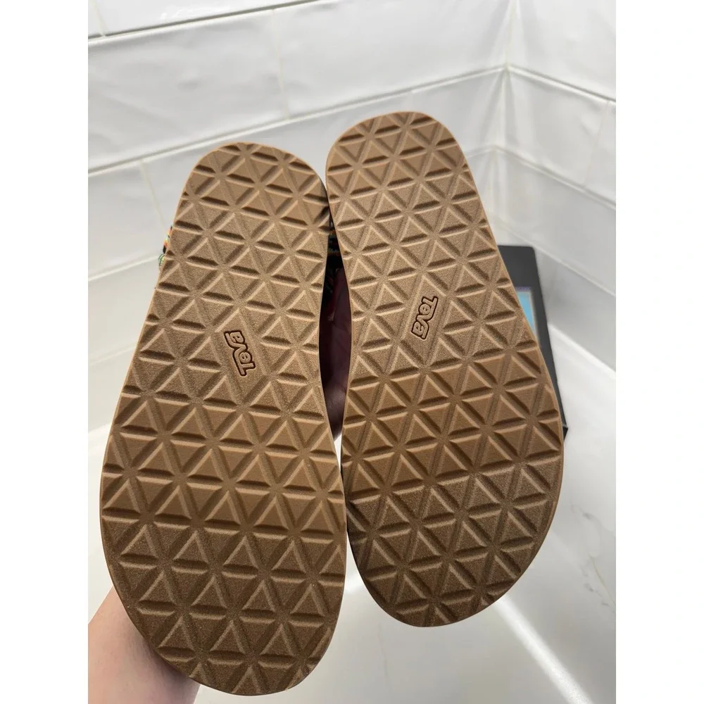 Teva 80s Archival Revival men's size 9‎
